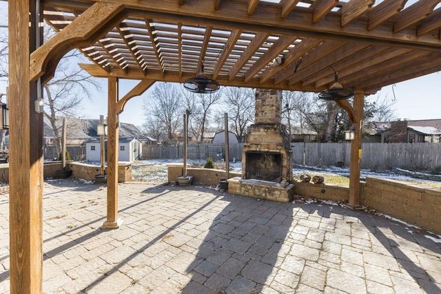 2214 Country Hills Rd, Salina, KS 67401