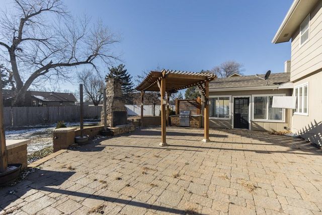 2214 Country Hills Rd, Salina, KS 67401