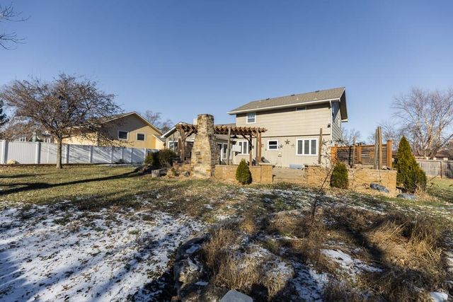 2214 Country Hills Rd, Salina, KS 67401