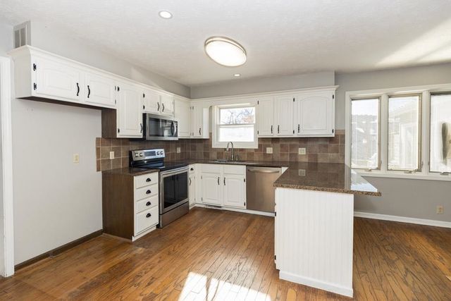 2214 Country Hills Rd, Salina, KS 67401