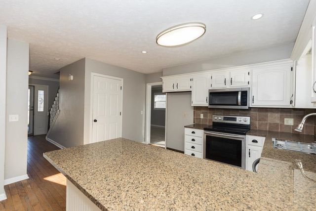 2214 Country Hills Rd, Salina, KS 67401