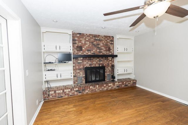 2214 Country Hills Rd, Salina, KS 67401