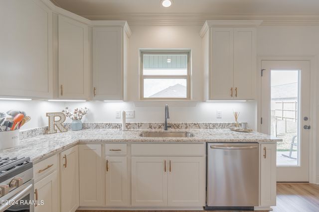 105 Gilded Lane, Broussard, LA 70518