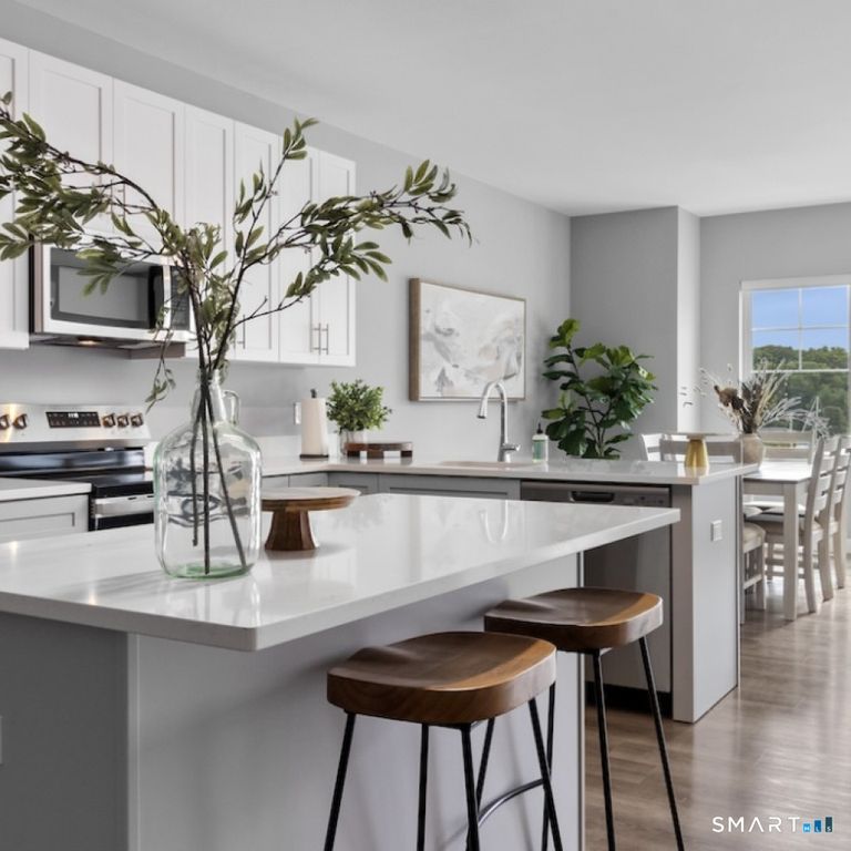 52 Maple Street 206, Branford, CT 06405