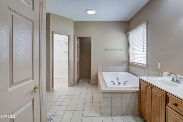 213 Keeland Drive, Johnson City, TN 37615