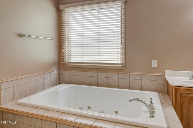 213 Keeland Drive, Johnson City, TN 37615