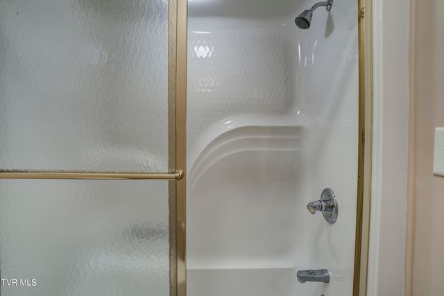 213 Keeland Drive, Johnson City, TN 37615