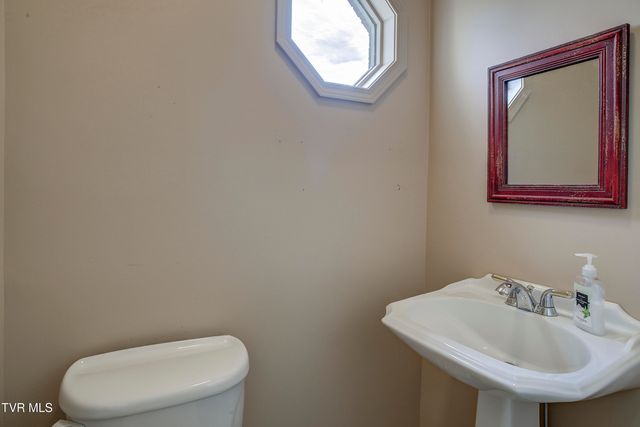 213 Keeland Drive, Johnson City, TN 37615