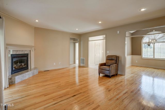 213 Keeland Drive, Johnson City, TN 37615