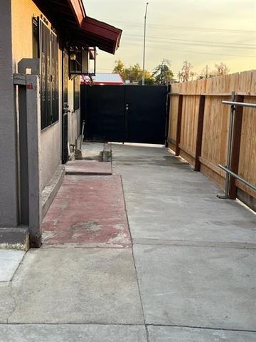 3555 E Mckinley Avenue, Fresno, CA 93703