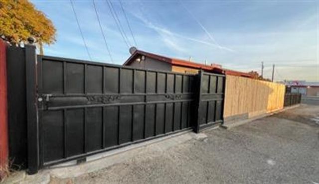 3555 E Mckinley Avenue, Fresno, CA 93703