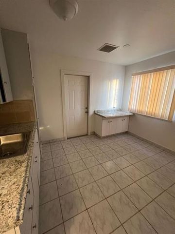 3555 E Mckinley Avenue, Fresno, CA 93703
