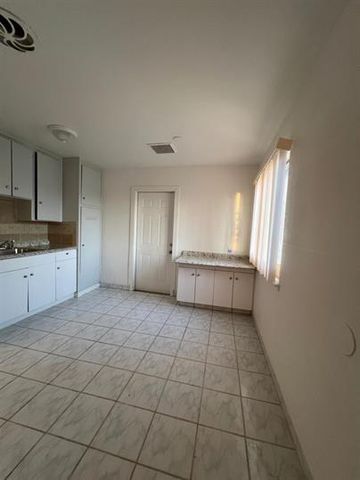 3555 E Mckinley Avenue, Fresno, CA 93703