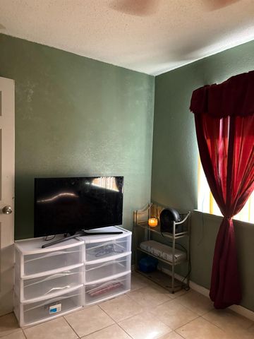 3555 E Mckinley Avenue, Fresno, CA 93703