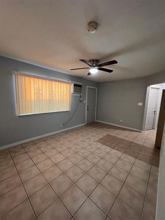 Image 22 of property listing at 3555 E Mckinley Avenue, Fresno, CA 93703