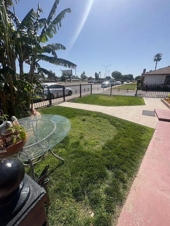 Image 28 of property listing at 3555 E Mckinley Avenue, Fresno, CA 93703