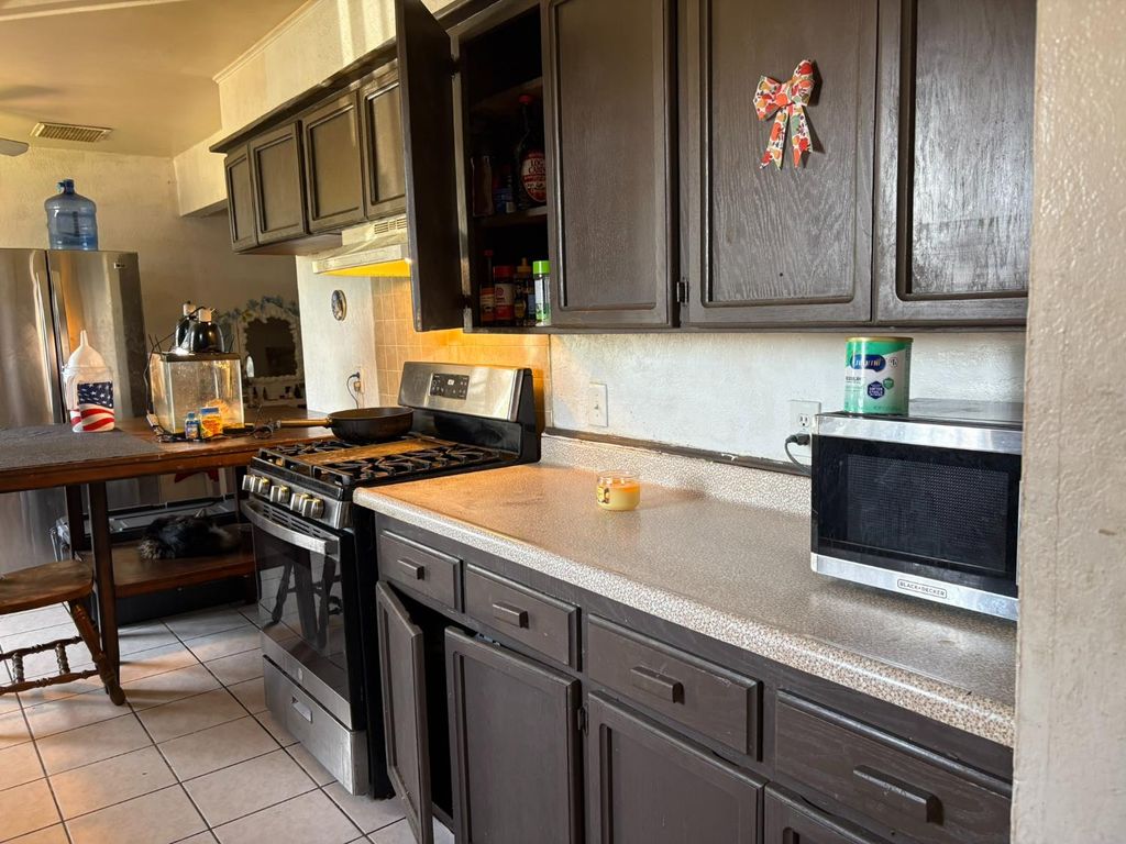 Image 31 of property listing at 3555 E Mckinley Avenue, Fresno, CA 93703
