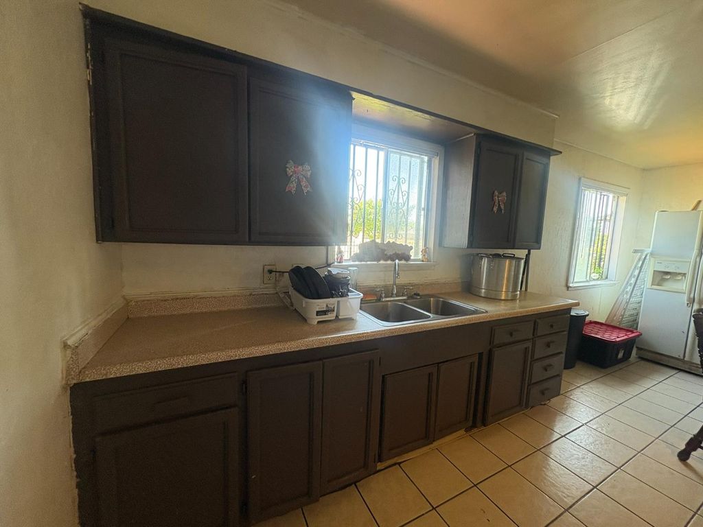 Image 33 of property listing at 3555 E Mckinley Avenue, Fresno, CA 93703