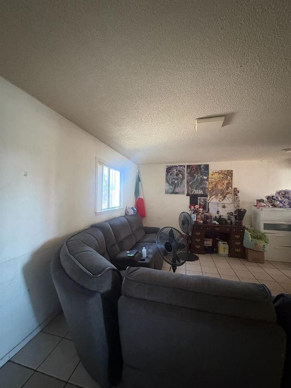 Image 38 of property listing at 3555 E Mckinley Avenue, Fresno, CA 93703