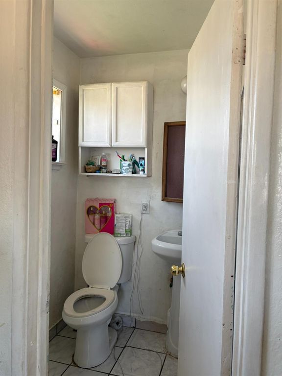 Image 52 of property listing at 3555 E Mckinley Avenue, Fresno, CA 93703