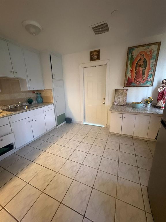 Image 61 of property listing at 3555 E Mckinley Avenue, Fresno, CA 93703