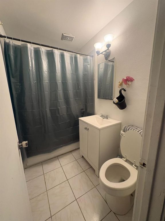 Image 64 of property listing at 3555 E Mckinley Avenue, Fresno, CA 93703