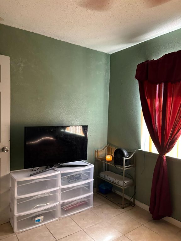 Image 71 of property listing at 3555 E Mckinley Avenue, Fresno, CA 93703