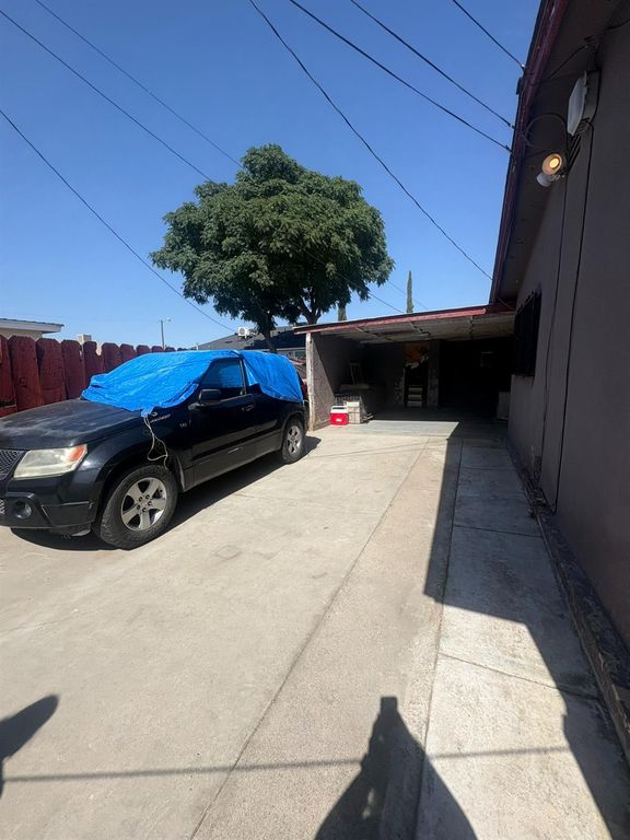 Image 73 of property listing at 3555 E Mckinley Avenue, Fresno, CA 93703