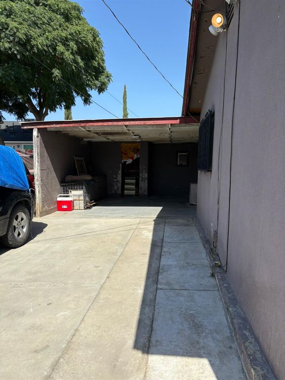 Image 74 of property listing at 3555 E Mckinley Avenue, Fresno, CA 93703