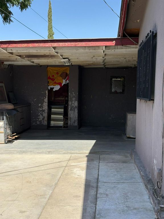 Image 75 of property listing at 3555 E Mckinley Avenue, Fresno, CA 93703