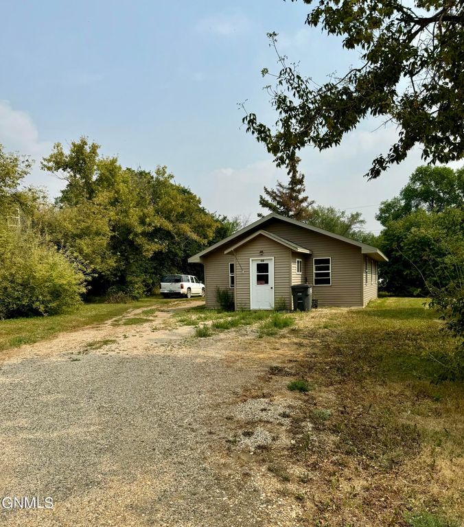 408 N Main Street, Crosby, ND 58730