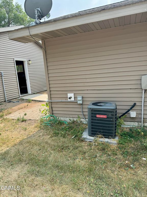 408 N Main Street, Crosby, ND 58730 photo 10