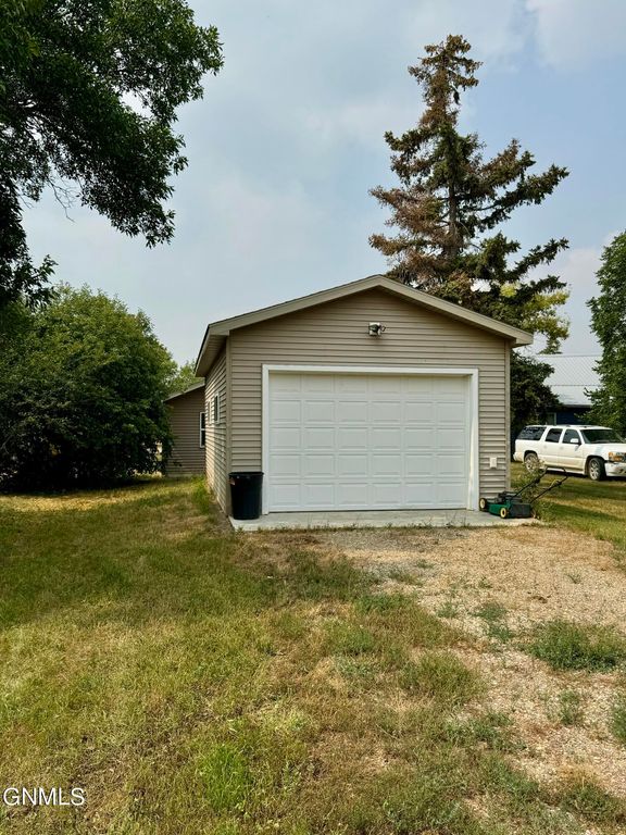 408 N Main Street, Crosby, ND 58730 photo 16