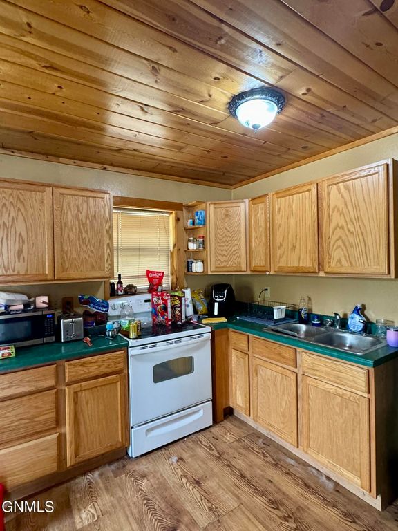 408 N Main Street, Crosby, ND 58730 photo 6