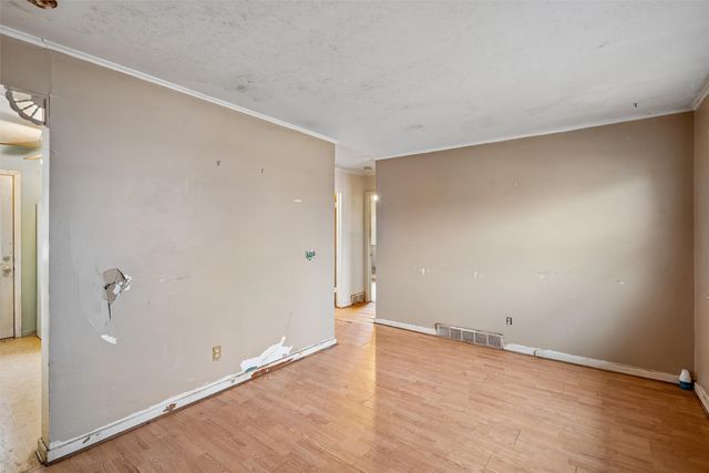 1312 E 27th Court, Des Moines, IA 50317