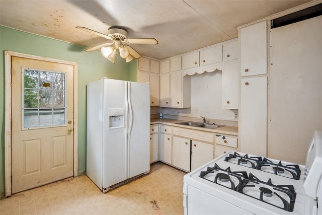 1312 E 27th Court, Des Moines, IA 50317