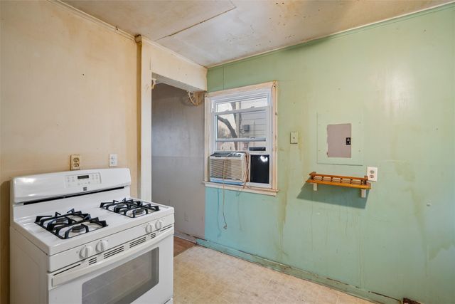 1312 E 27th Court, Des Moines, IA 50317