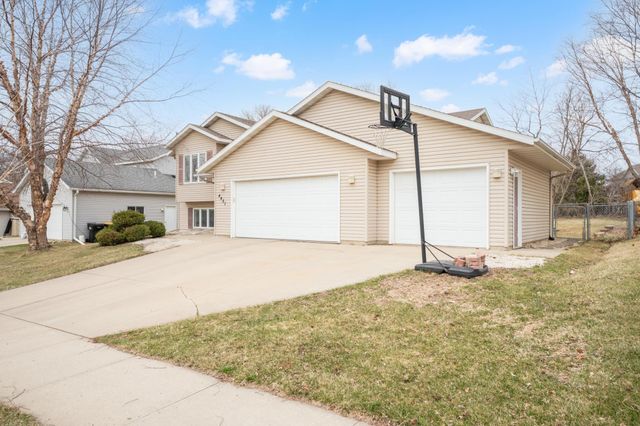 4451 Savannah Drive NW, Rochester, MN 55901