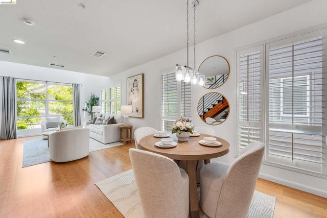 6466 Hollis St 334, Emeryville, CA 94608