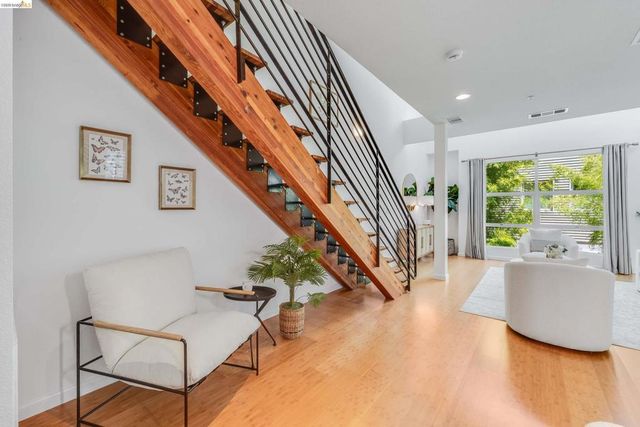 6466 Hollis St 334, Emeryville, CA 94608