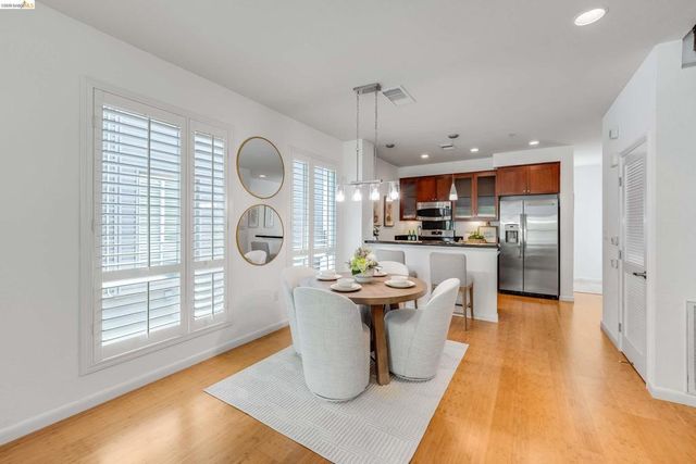 6466 Hollis St 334, Emeryville, CA 94608