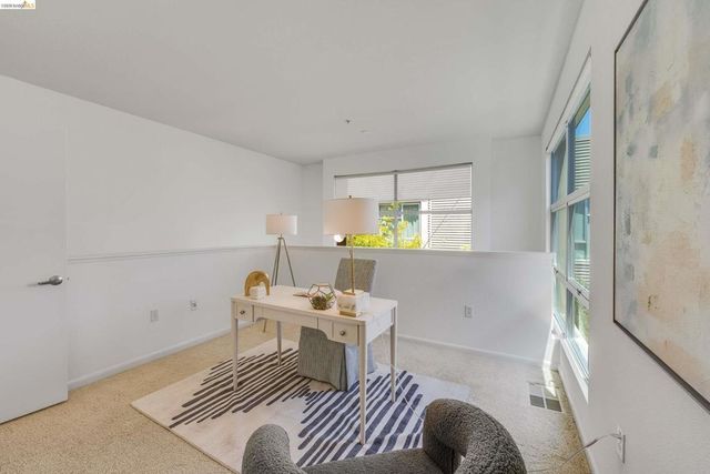6466 Hollis St 334, Emeryville, CA 94608