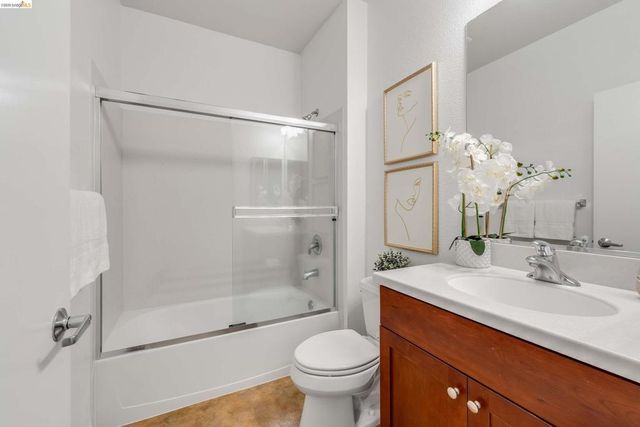 6466 Hollis St 334, Emeryville, CA 94608