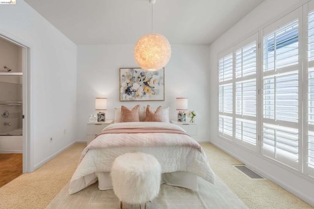 6466 Hollis St 334, Emeryville, CA 94608