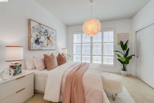 6466 Hollis St 334, Emeryville, CA 94608