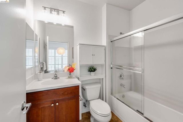 6466 Hollis St 334, Emeryville, CA 94608
