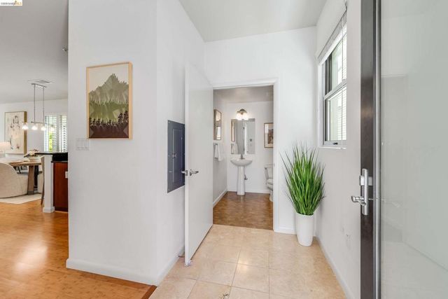 6466 Hollis St 334, Emeryville, CA 94608