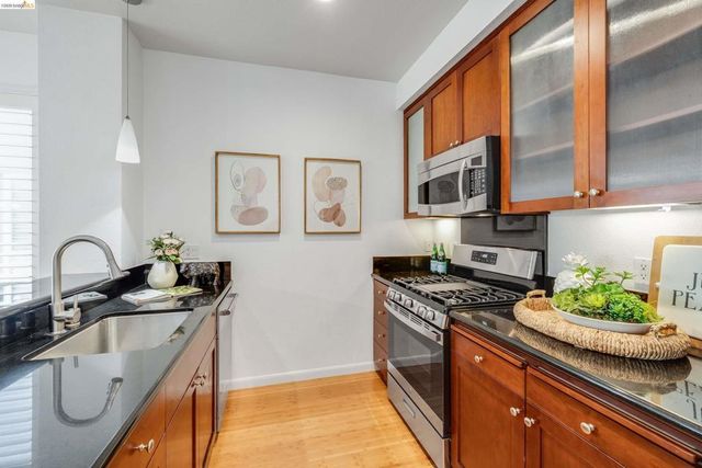 6466 Hollis St 334, Emeryville, CA 94608