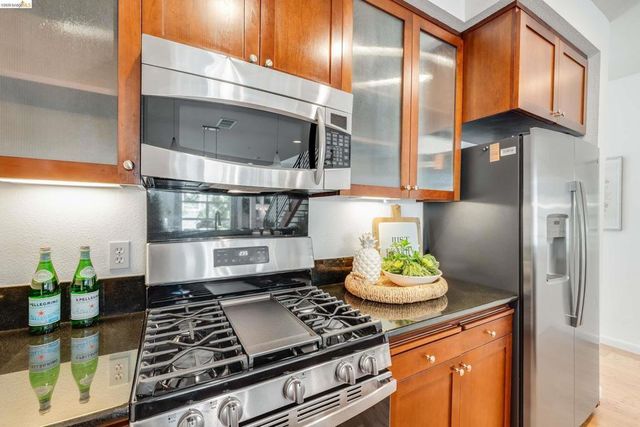 6466 Hollis St 334, Emeryville, CA 94608