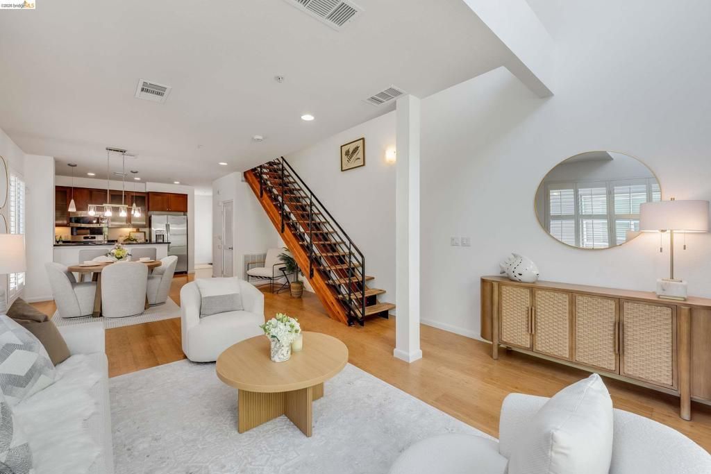 6466 Hollis St 334, Emeryville, CA 94608